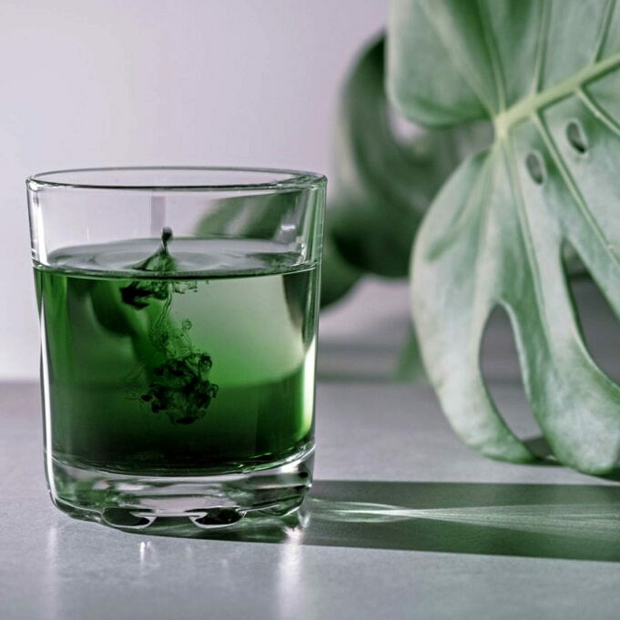 Das Trinken Von Chlorophyll Hat Viele Vorteile